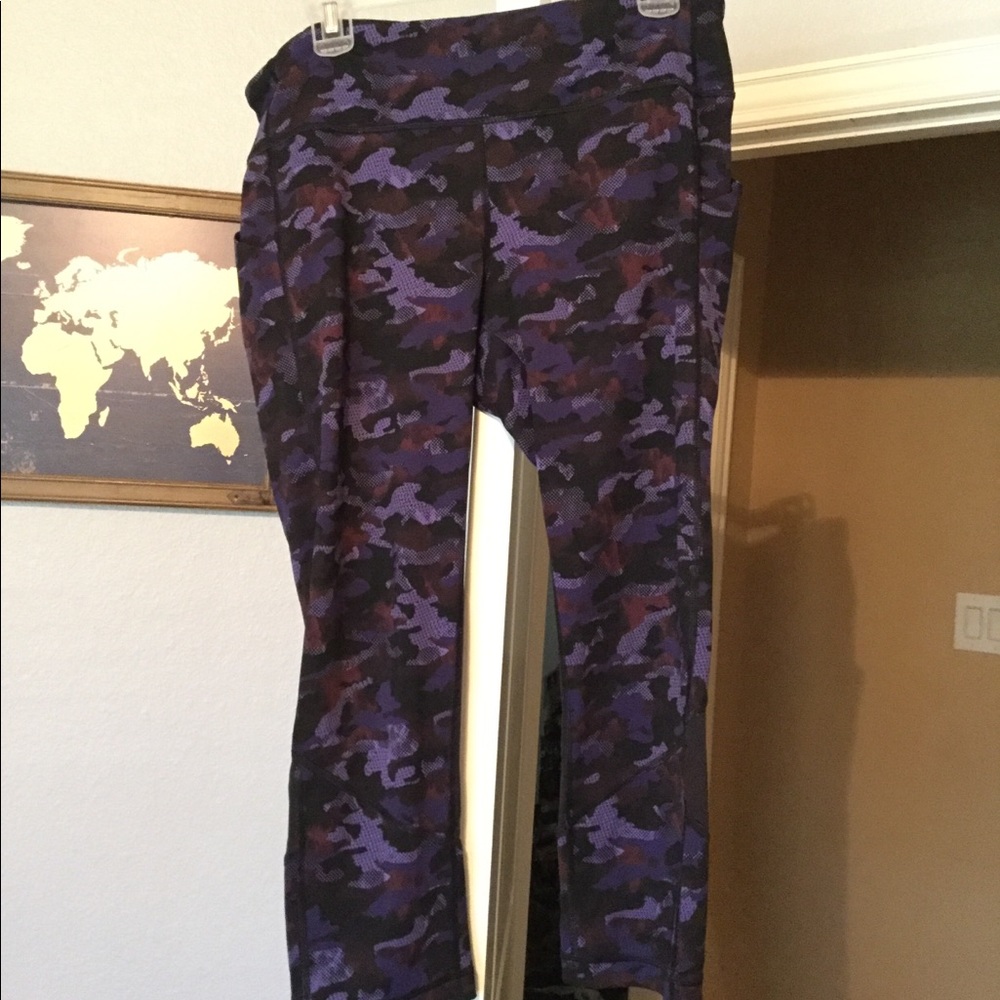 Lululemon camo wonder under crops